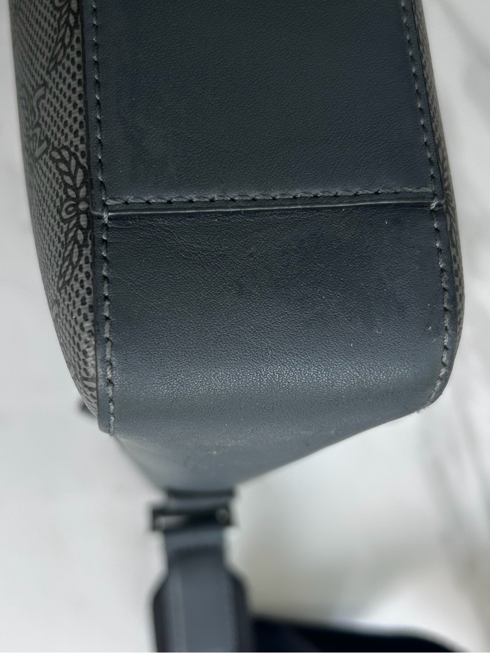 MCM Men’s Himmel Lauretos Messenger Bag - Picture 9 of 16